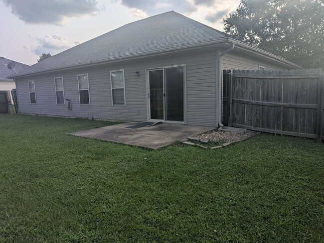 Building Photo - GORGEOUS 3 Bed 2 Bath Home