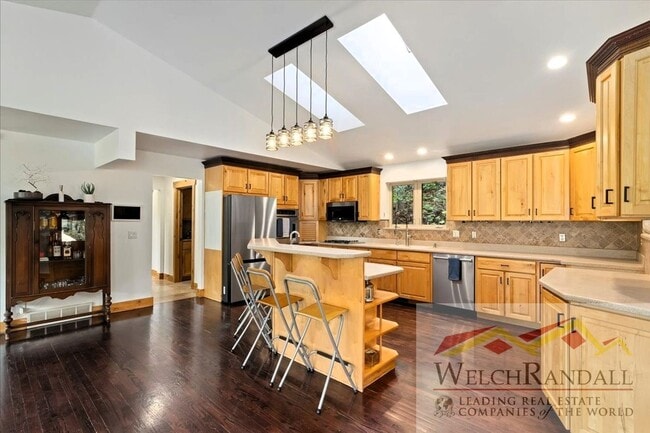 Building Photo - Stunning Emigration Canyon Home - Spacious...