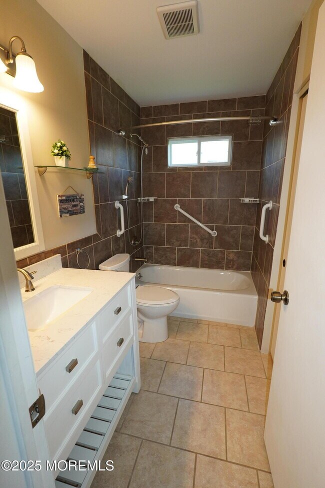 Building Photo - 49 Hastings Rd