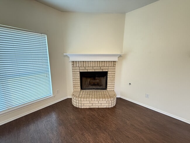 Building Photo - 609 N Vinton Ave