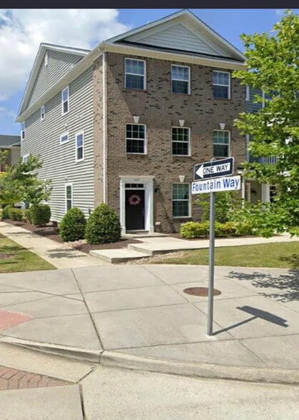 Building Photo - 601 Freeman Dr