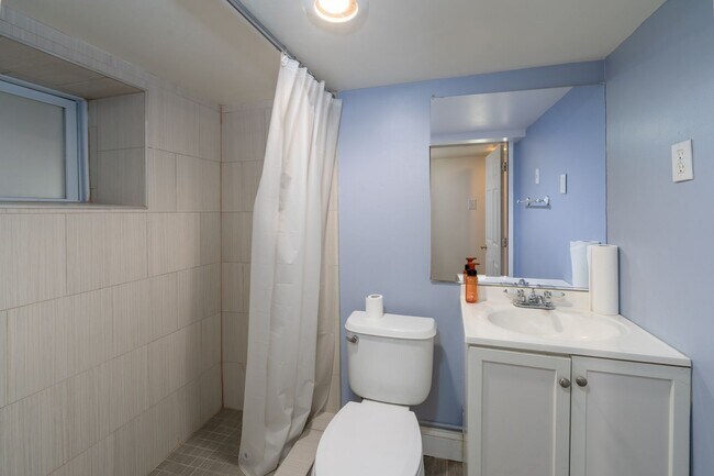 Building Photo - 3-Bedroom, 2-Bathroom in Brewers Hill