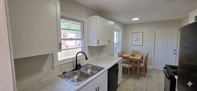 Building Photo - 2076 Seneca Dr