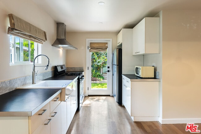 Building Photo - 6208 Hayes Ave