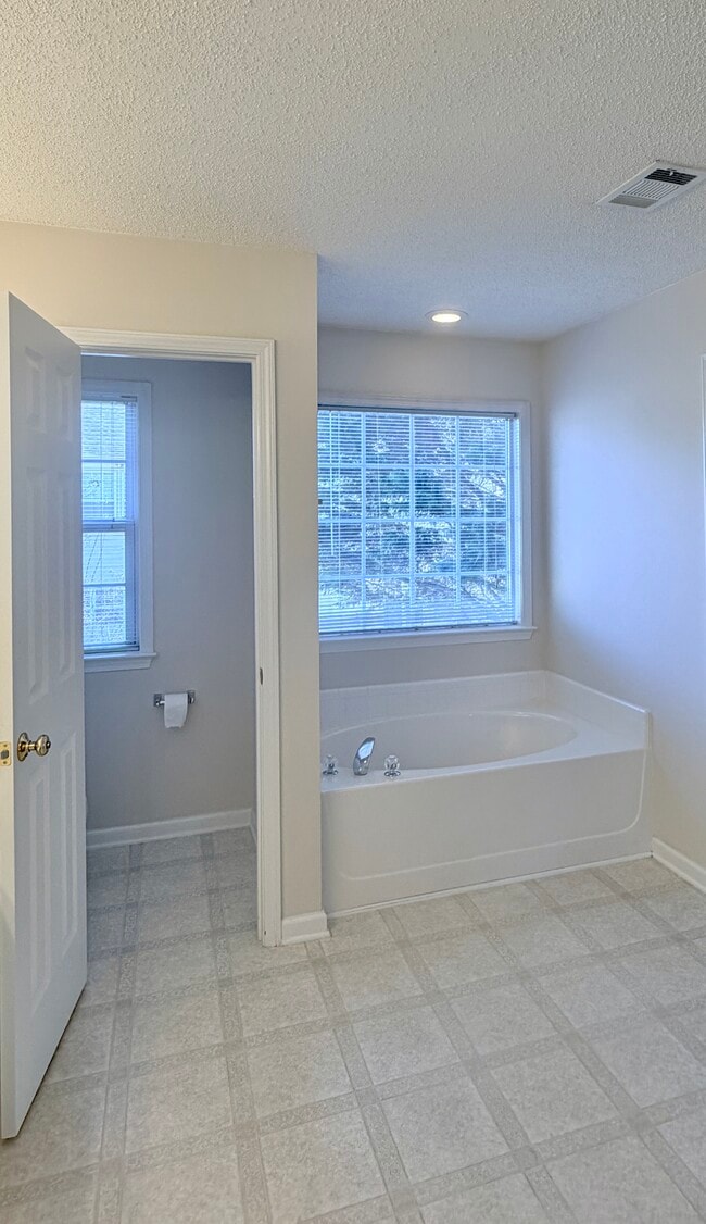 Building Photo - 510 Keeneland Ave