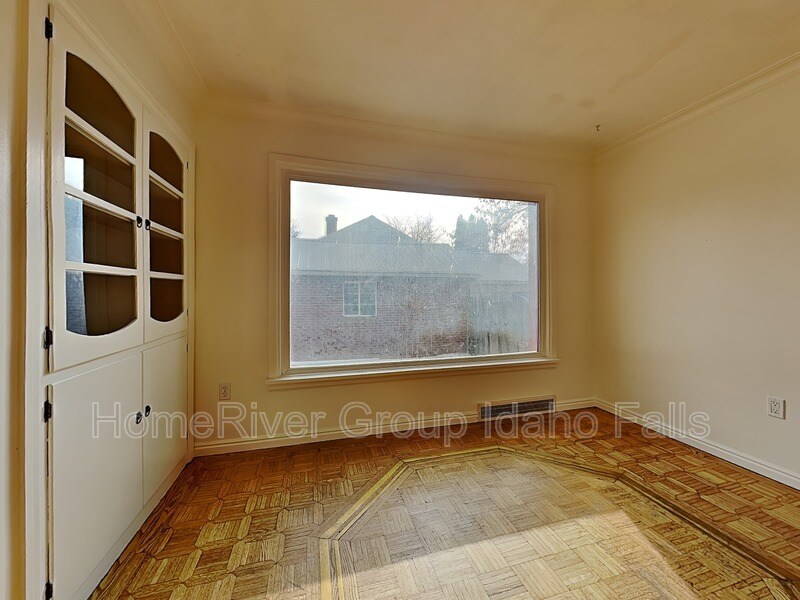 Building Photo - 420 8th St
