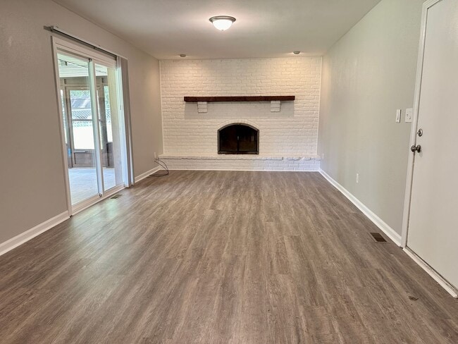 Building Photo - 6530 Pine Cone Dr