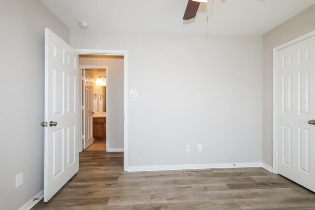 Building Photo - 18446 Sunrise Pines Dr