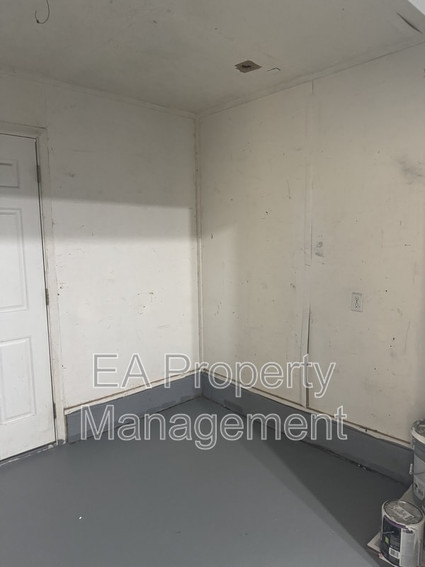 Building Photo - 10017 Los Arboles Ave NE