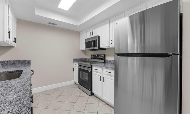 Building Photo - 14615 Daybreak Dr