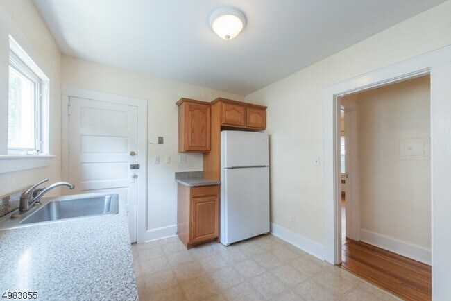 Building Photo - 61 Watchung Ave