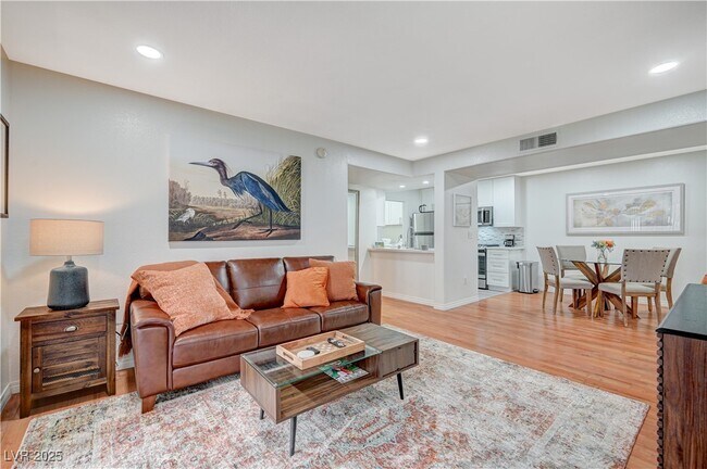 Primary Photo - 950 Seven Hills Dr