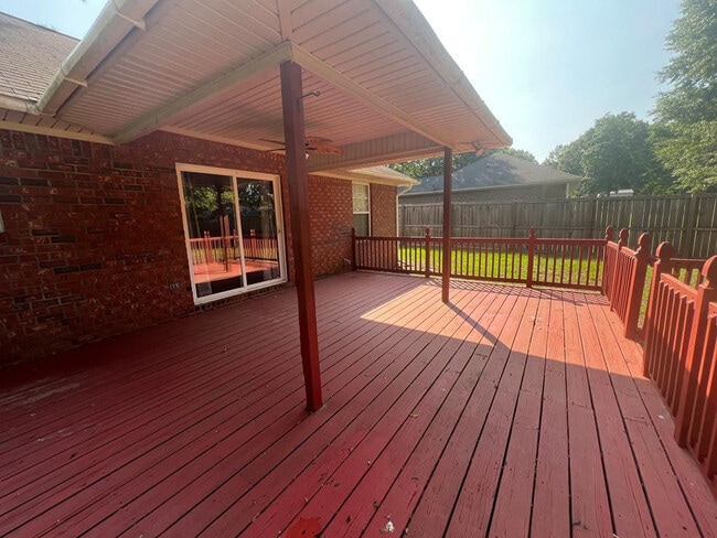 Building Photo - 3290 Valencia Dr