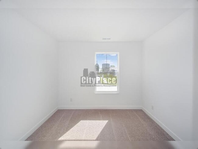 Building Photo - 3794 Cantebury Dr