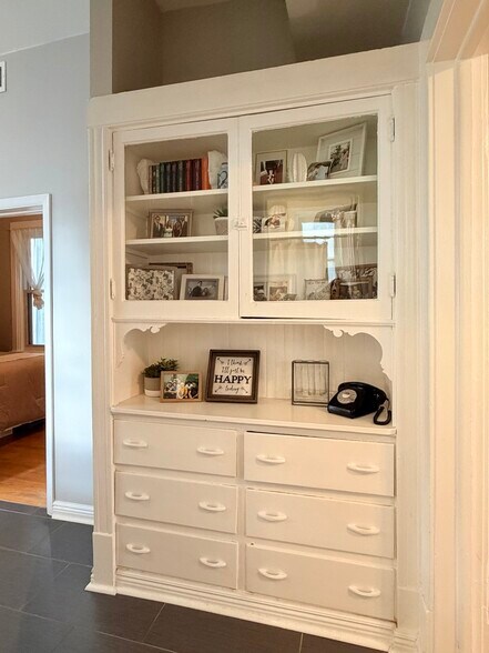 Building Photo - 3016 N Clifton Ave