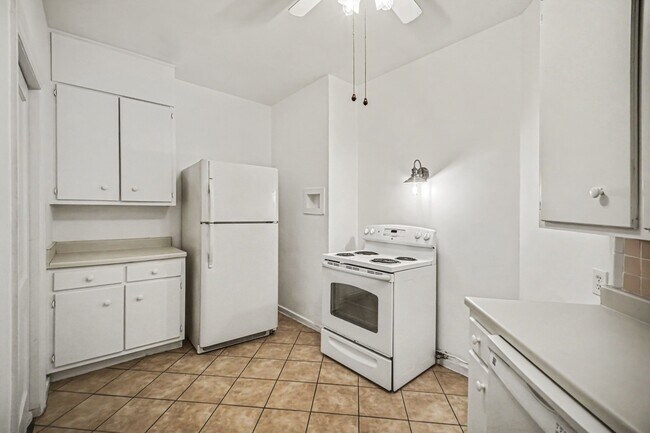 Building Photo - 4408 Yoakum Blvd