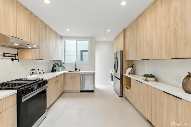 Building Photo - 1204 Funston Ave