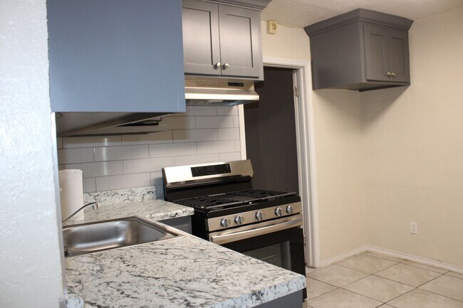 Building Photo - HOLIDAY SPECIAL-One Month FREE with 12 Mon...