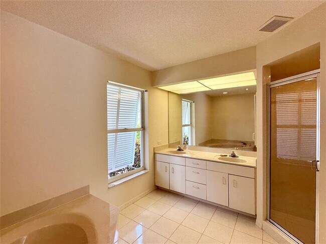 Building Photo - 5024 Southern Pine Cir