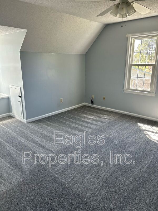 Building Photo - 129 Kelly Ct