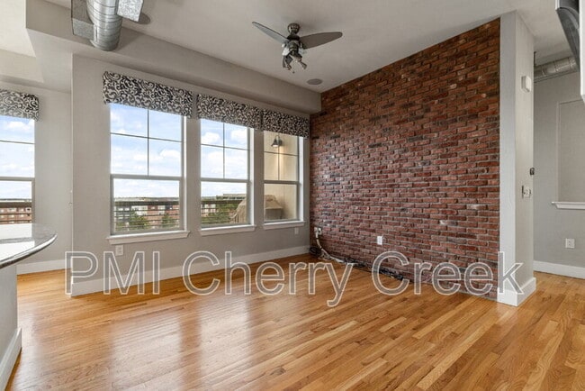 Building Photo - 10111 Inverness Main St