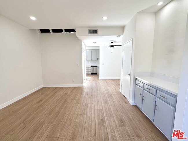 Building Photo - 9939 Topanga Canyon Blvd