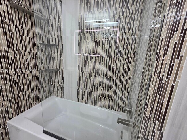 Building Photo - 1000 West Ave