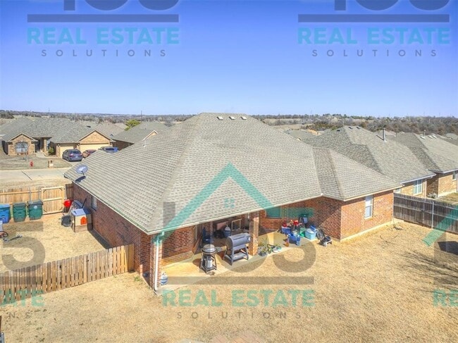 Building Photo - Amazing Rental in Choctaw