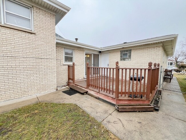 Building Photo - 4716 Thatcher Ave