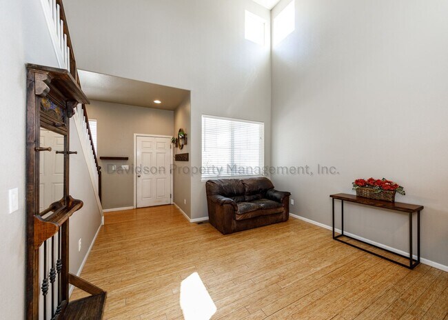 Building Photo - 7724 Canyon Oak Dr