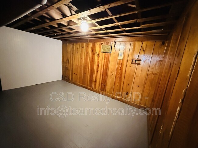 Building Photo - 16105 Walden Ave