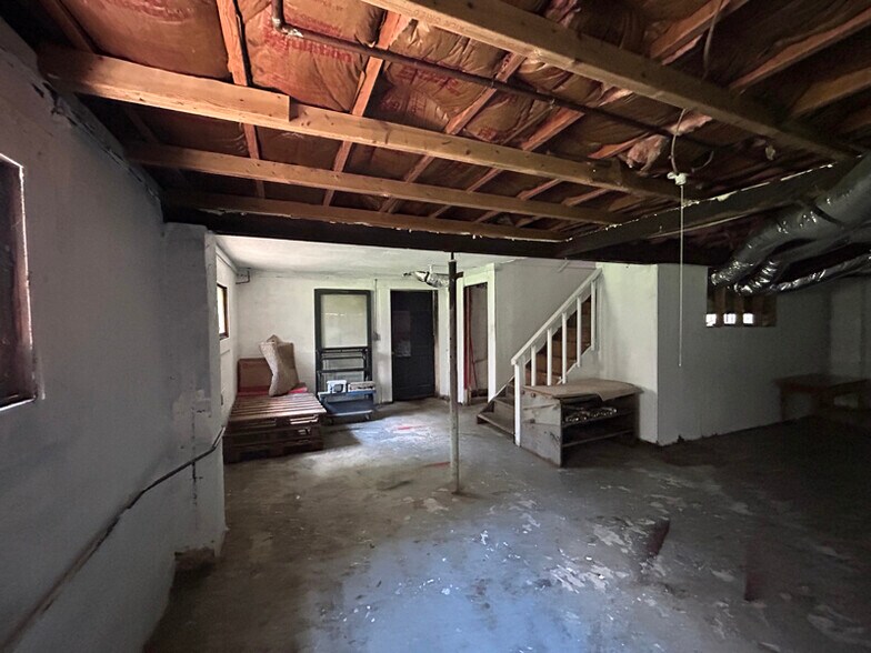 Building Photo - 217 S Winchester Ave