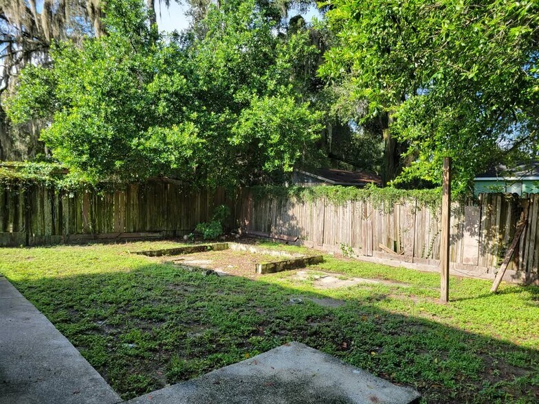 Building Photo - 9804 N 11th St