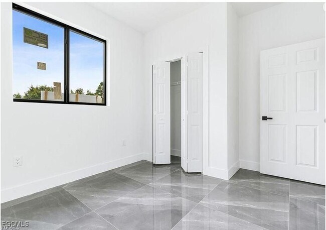 Building Photo - 4405 E 18th St