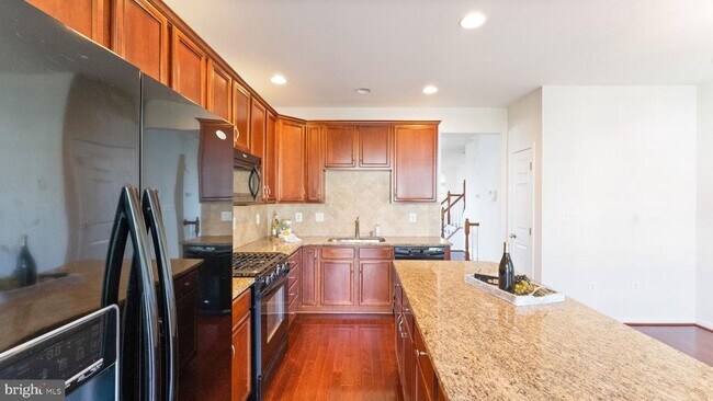 Building Photo - 23100 Dunlop Heights Terrace