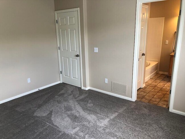 Building Photo - Fully Renovated, "MUST SEE" 3 Bedroom, 3 Bath Townhome with 2 Car Attached Garage