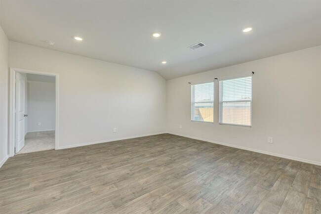 Building Photo - 307 N Richland Dr