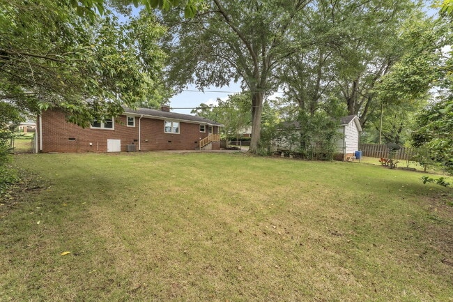 Building Photo - "Charming 3-Bedroom Spartanburg Retreat wi...