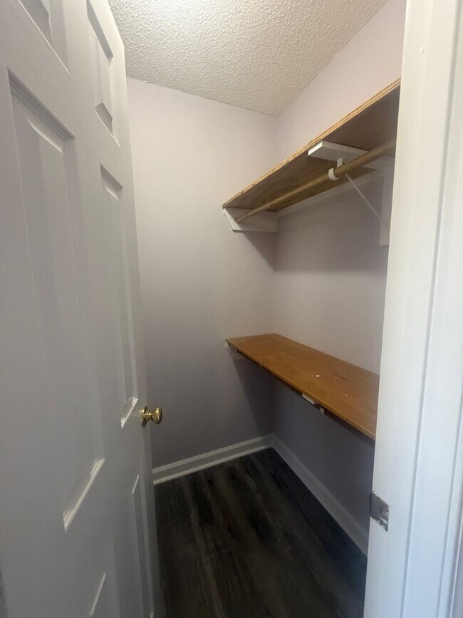 Building Photo - 3560 Oleander Dr