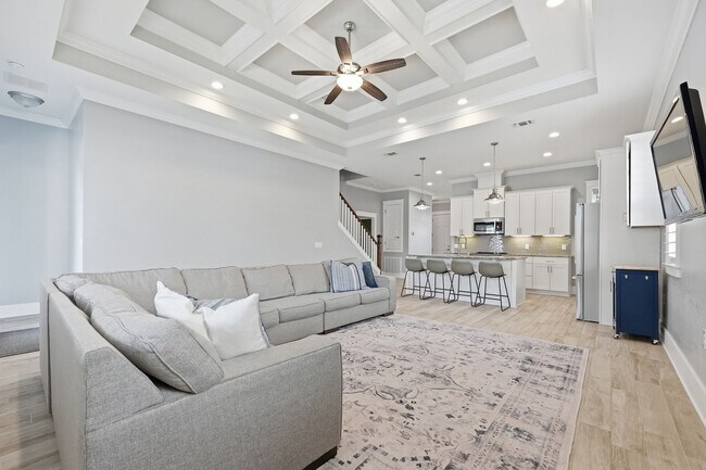 Building Photo - Stunning 4 Bedroom Home with Solar Energy & Private Pool!