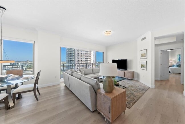 Building Photo - 449 S 12th St