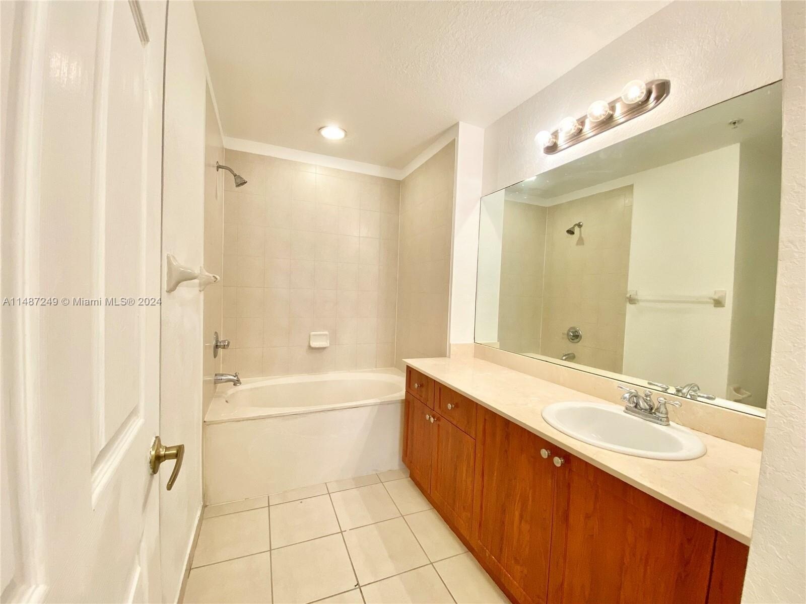 Building Photo - 10885 NW 89th Ter