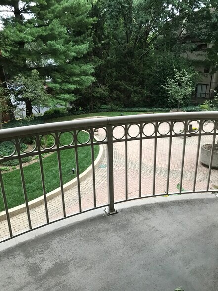 balcony - 5000 Battery Ln