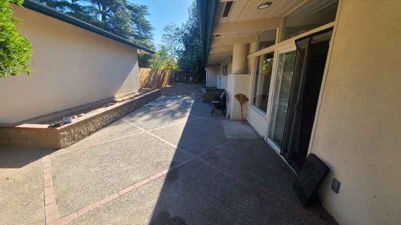 Building Photo - 1036 W Alamos Ave