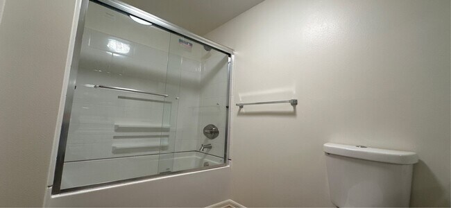 Building Photo - 938 Madison St