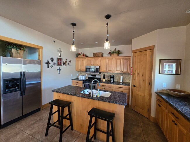 Building Photo - For Rent: Luxury Furnished Riverside Townhome *All Utilities Included*