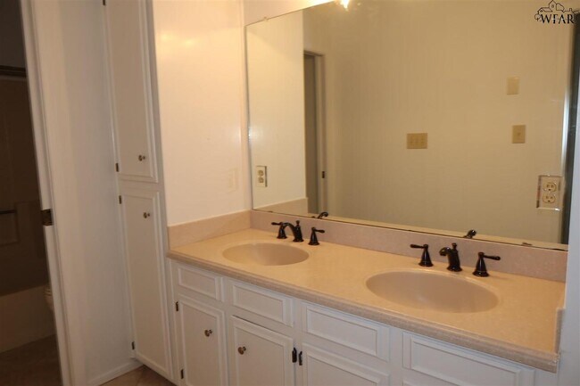 Building Photo - 4601 Misty Valley W