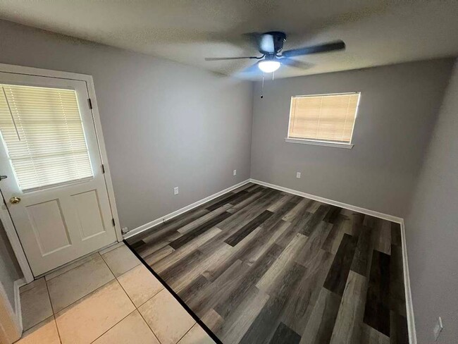 Building Photo - 1114 Willow Creek Dr