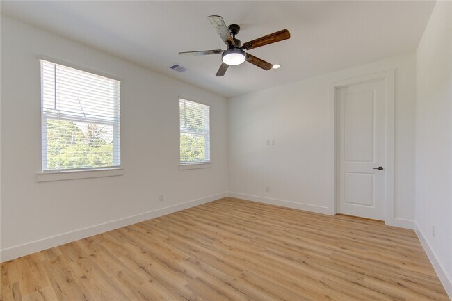 Building Photo - 2708 Noble St