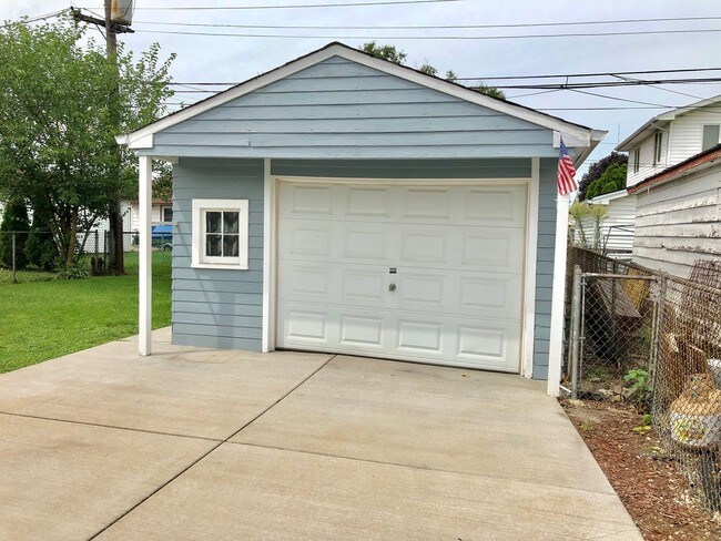Building Photo - 9050 S Ryan Rd